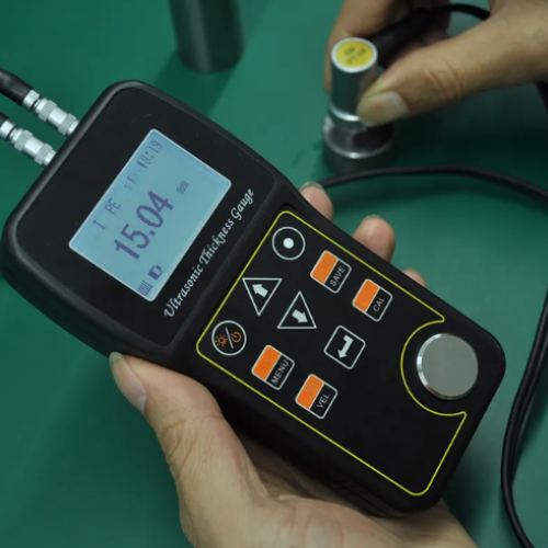 Ultrasonic thickness gauge with high precision - Acoustic Testing Pro